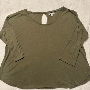 Quarter sleeve green American Eagle Top